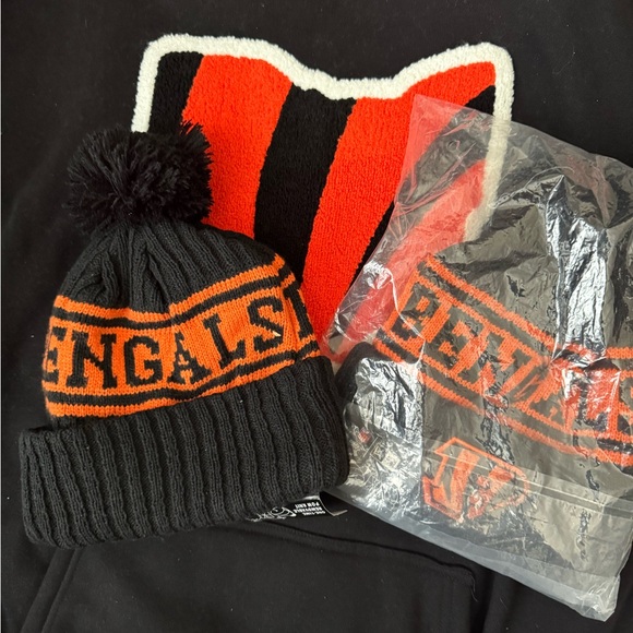 (NWT) 2022 CINCINNATI BENGALS BEANIE!! WHILE SUPPLIES LAST ONLY $19🔥🔥 - Picture 11 of 12